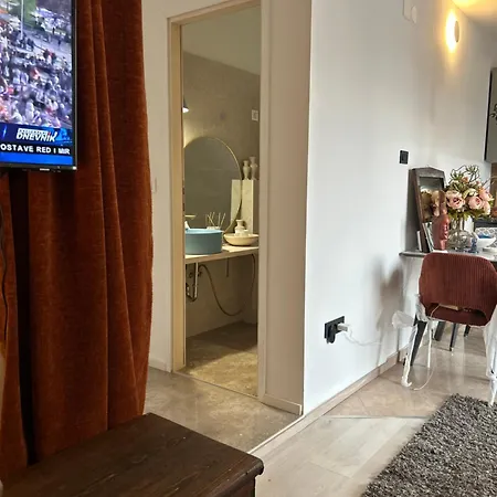 Apartment 01 *